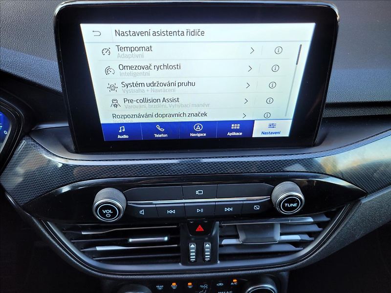 Ford Kuga 2,0 D,ST-line,led,kůže - fotka 31 z 50