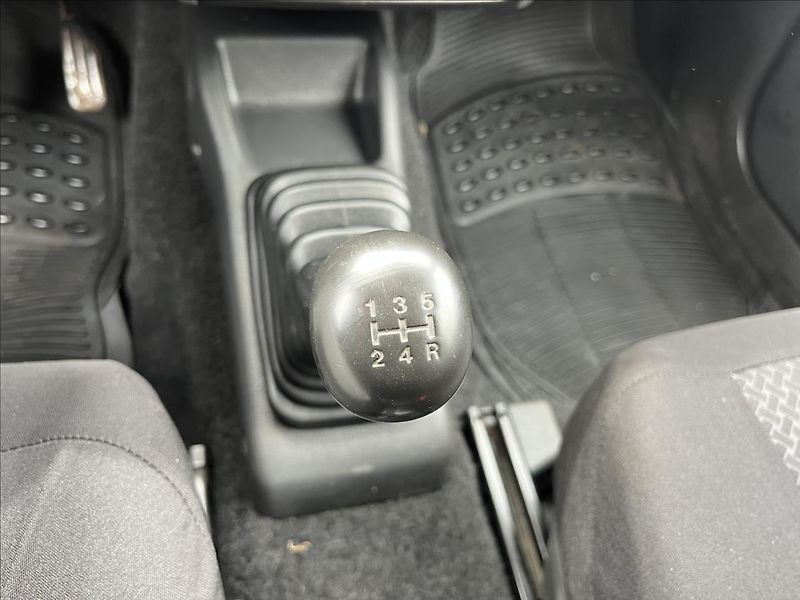 Suzuki Jimny 1,3 i RANGER 4x4 SERVIS TAŽNÉ - fotka 17 z 32