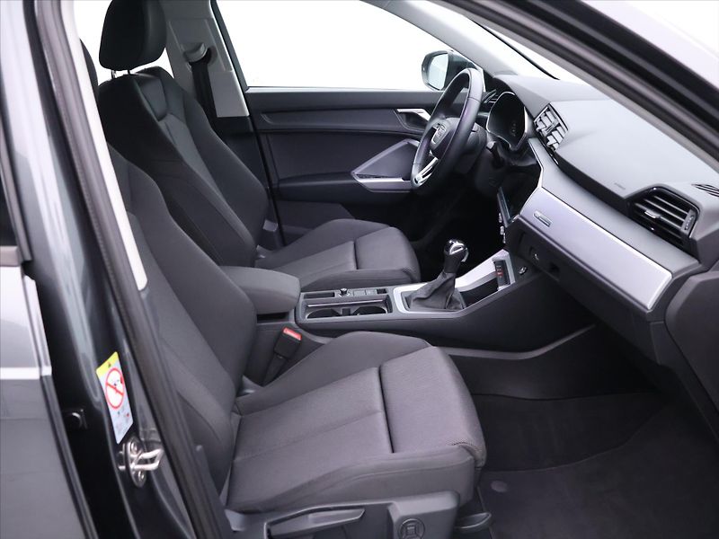 Audi Q3 1,5 35 TFSI S tronic S line CZ - fotka 14 z 36