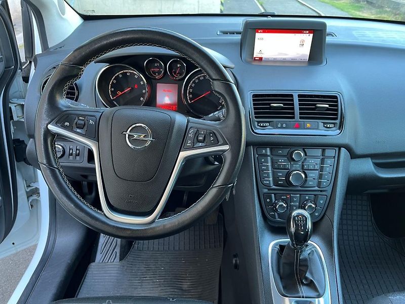 Opel Meriva (2014) - fotka 16 z 32