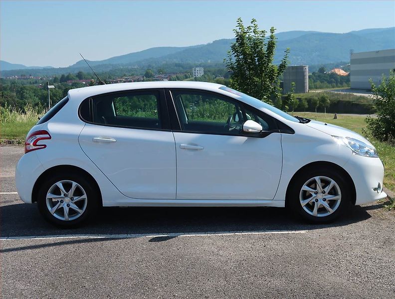 Peugeot 208 (2014) 1.0 VTi, Tempomat - fotka 6 z 15