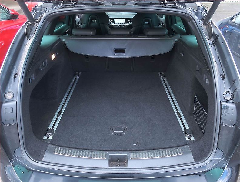 Opel Insignia (2018) 2.0 BiTurbo CDTI, 4X4 - fotka 14 z 18