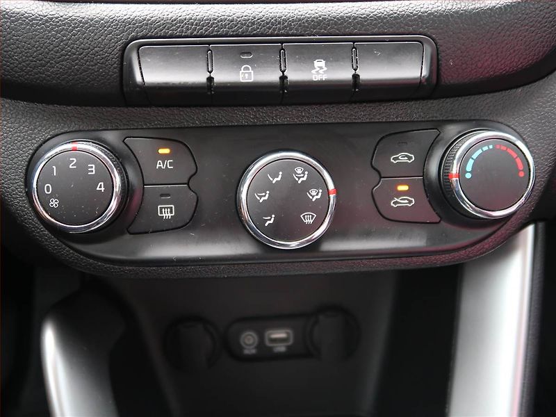 Kia Ceed (2015) Silver 1.4 CVVT - fotka 16 z 17