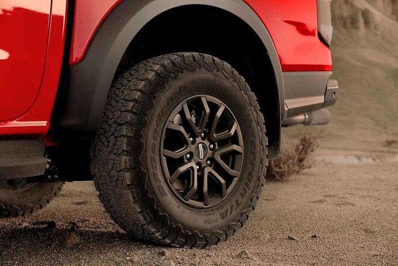 Ford Ranger Raptor v plné jízdě