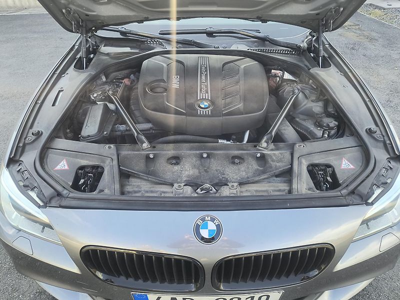 BMW Řada 5 (2014) 525d M xDRIVE/HEAD-UP/PANORAMA - fotka 51 z 61