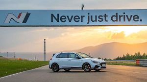 Nad sportovními vozy Hyundai divize N se spalovacími motory se smráká