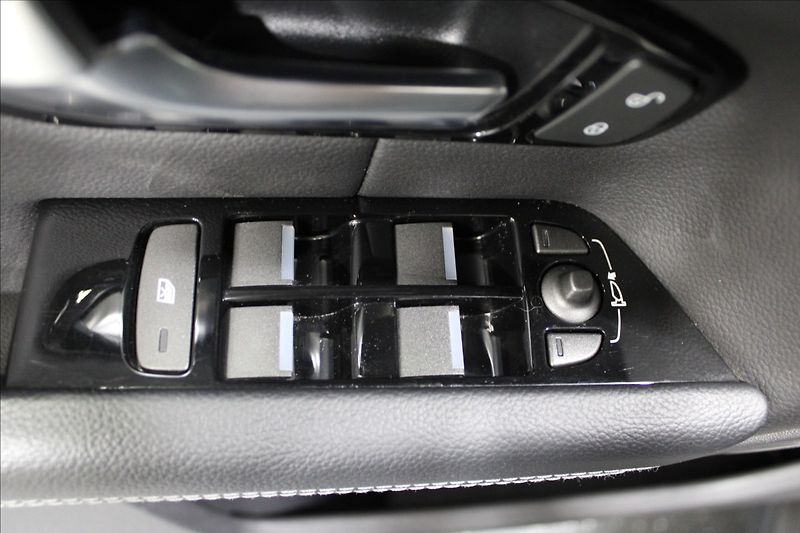Land Rover Range Rover Evoque 2,0 SE Td4 132 kW Panorama - fotka 14 z 34