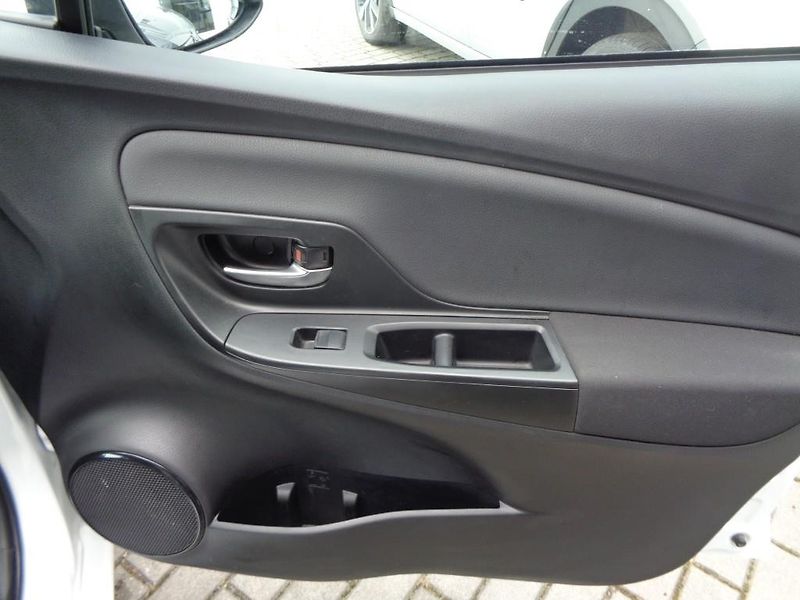 Toyota Yaris 1.5 VVT- i  82 kW - fotka 24 z 26