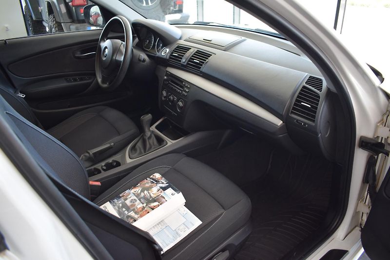 BMW Řada 1 (2010) 116d 1.maj koupeno CZ Invelt - fotka 31 z 35