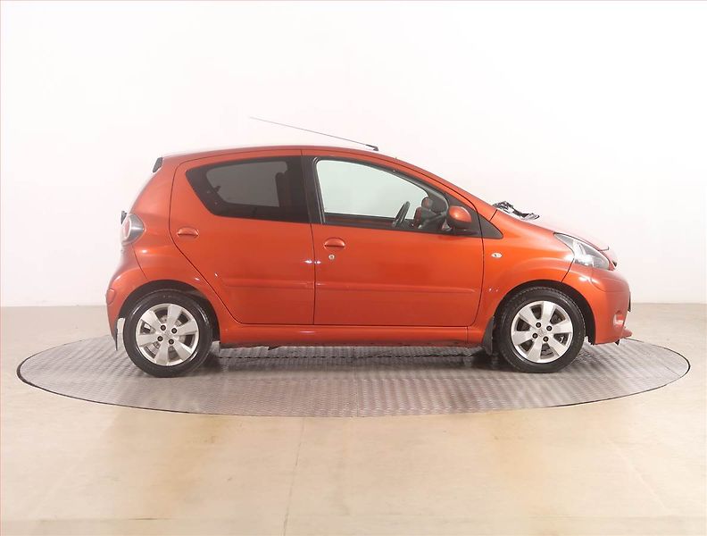 Toyota Aygo (2013) 1.0 VVT-i, Park. senzory - fotka 6 z 13