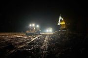 Na stavbě dálnice D11 se pracuje i za tmy