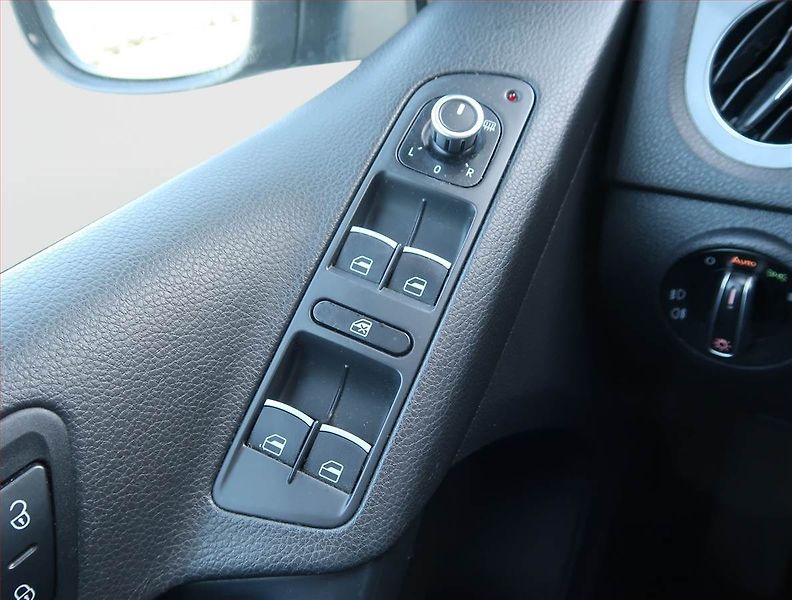 Volkswagen Tiguan (2012) 2.0 TDI, 4X4, Tempomat - fotka 14 z 15