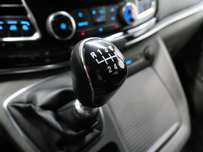 Ford Tourneo Custom - fotka 18 z 25