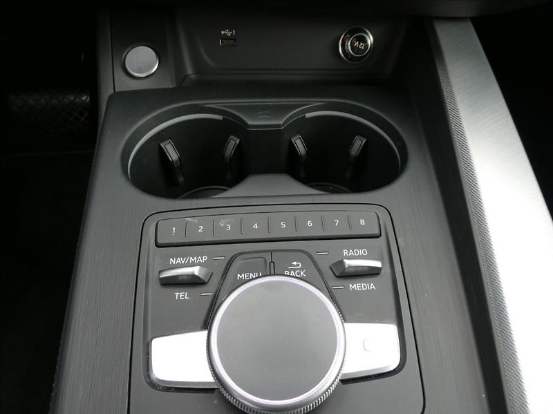 Audi A4 Avant 2,0 TDi 140kW,AT,Quattro - fotka 23 z 31
