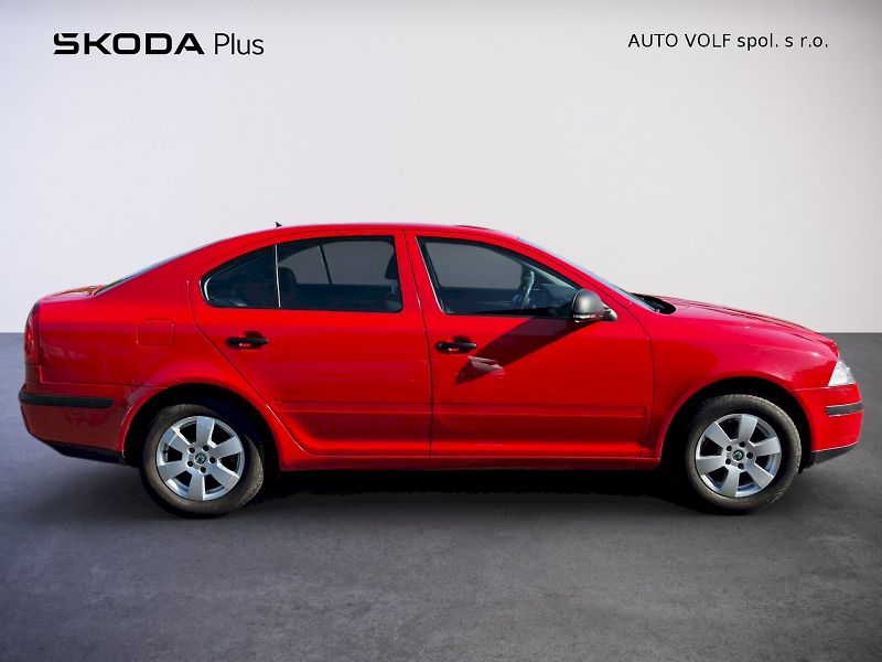 Škoda Octavia (2012) TOUR II. 1,6MPI 75KW 5°manuáln - fotka 8 z 27