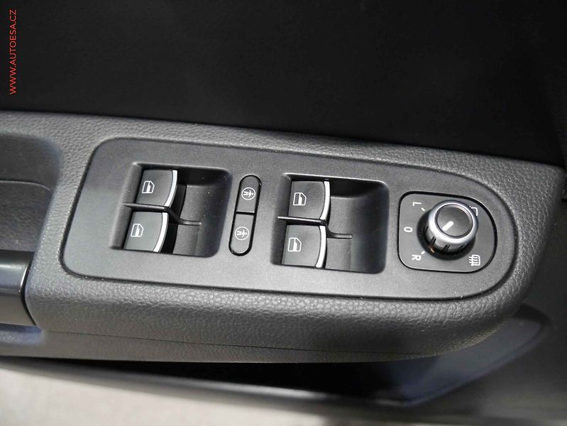 Volkswagen Sharan (2013) 2.0. TDI, servis.kniha, DSG - fotka 22 z 24