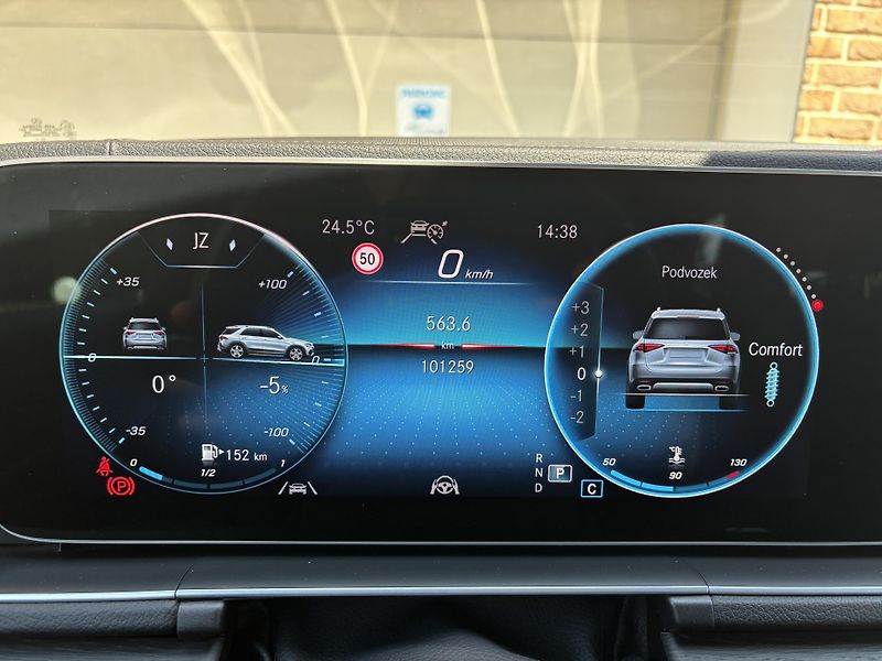 Mercedes-Benz GLE (2023) 400d 4MATIC 9GTRONIC AMG Paket - fotka 130 z 166