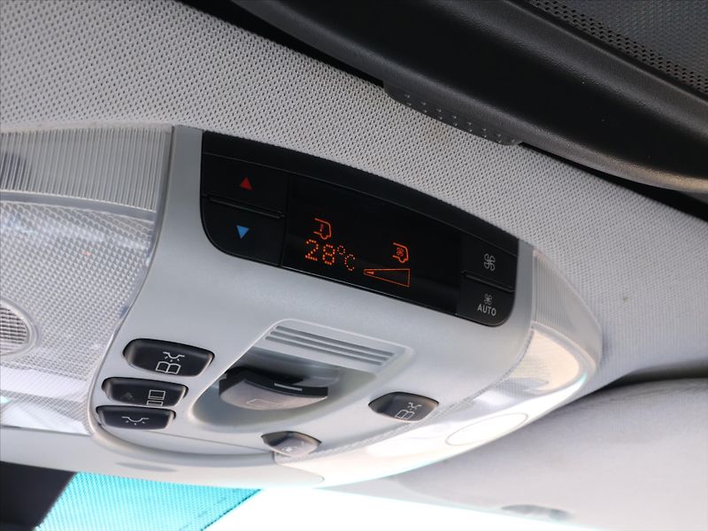 Mercedes-Benz Viano 3,0 CDI 165kW Aut. 6-Míst Tažn - fotka 24 z 34