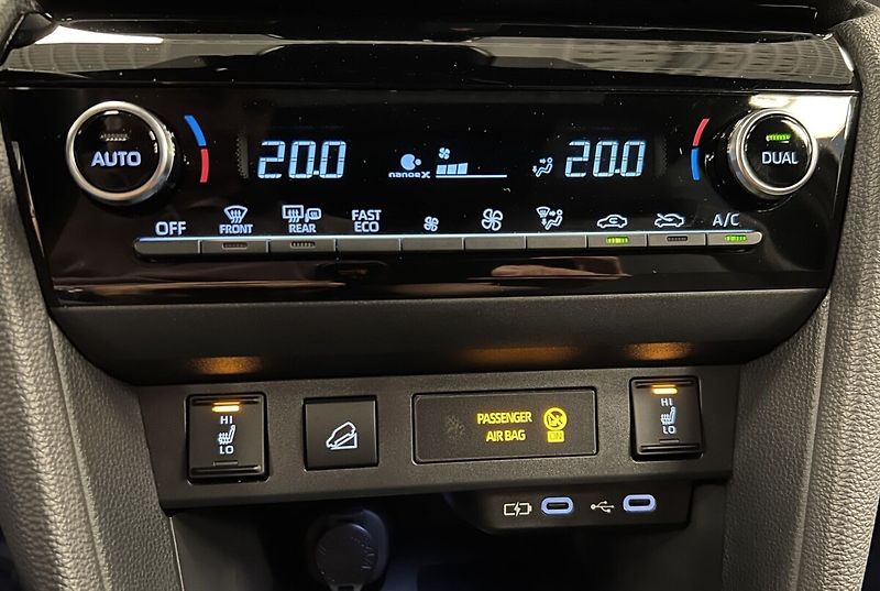 Toyota Yaris Cross 1,5 Hybrid AT AWD Premiere Edi - fotka 6 z 19