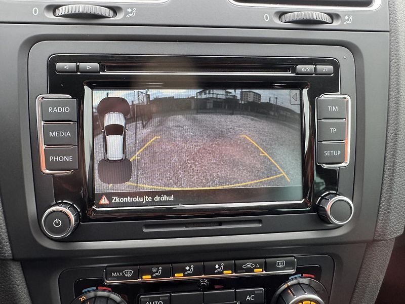 Volkswagen Golf 1.2TSi,rezervace - fotka 18 z 41