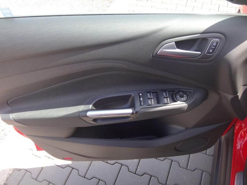 Ford C-MAX (2019) Titanium 1.0EcoBoost 92kW/125k - fotka 12 z 19
