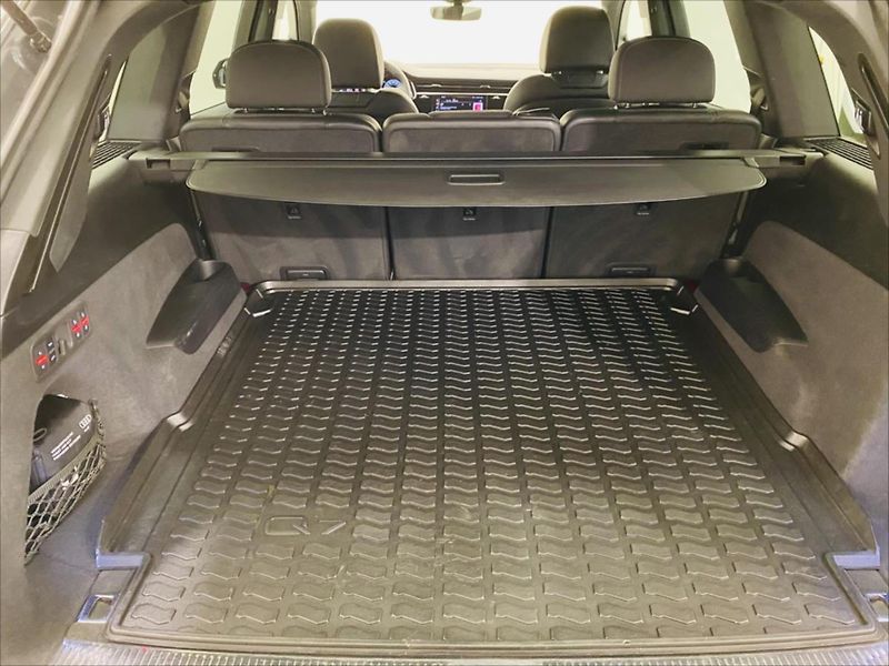 Audi Q7 3,0 TDI 210kW 7Míst S-Line - fotka 25 z 32