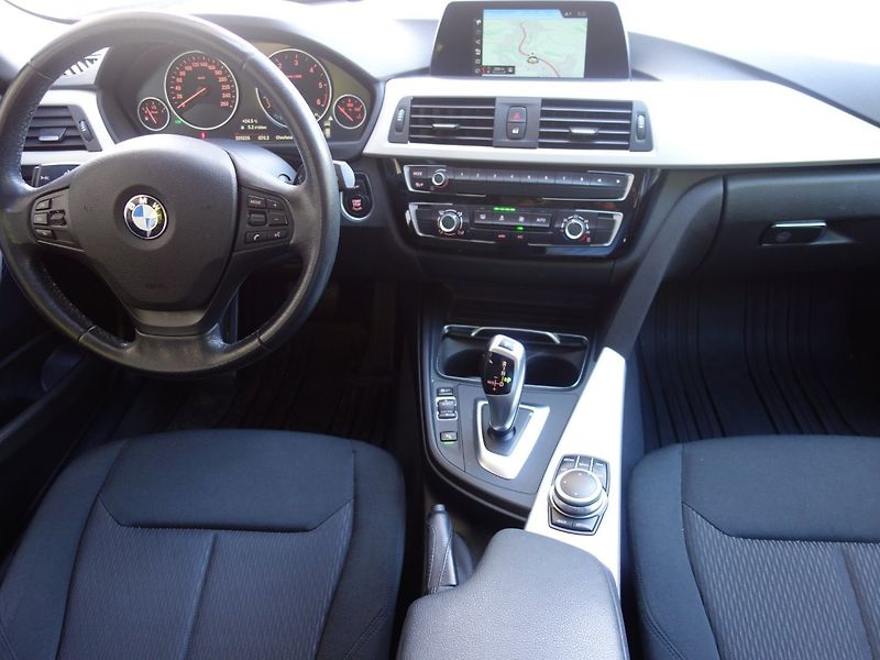 BMW Řada 3 (2018) 318d 110kW -FULL LED-DPH - fotka 11 z 37