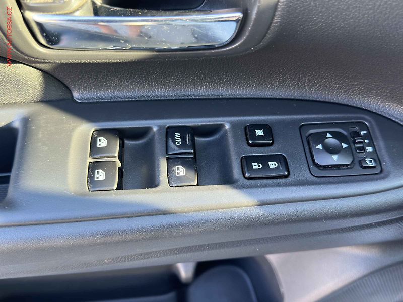 Mitsubishi Outlander (2017) 2.0 MIVEC, Edition, AT, TZ - fotka 11 z 20