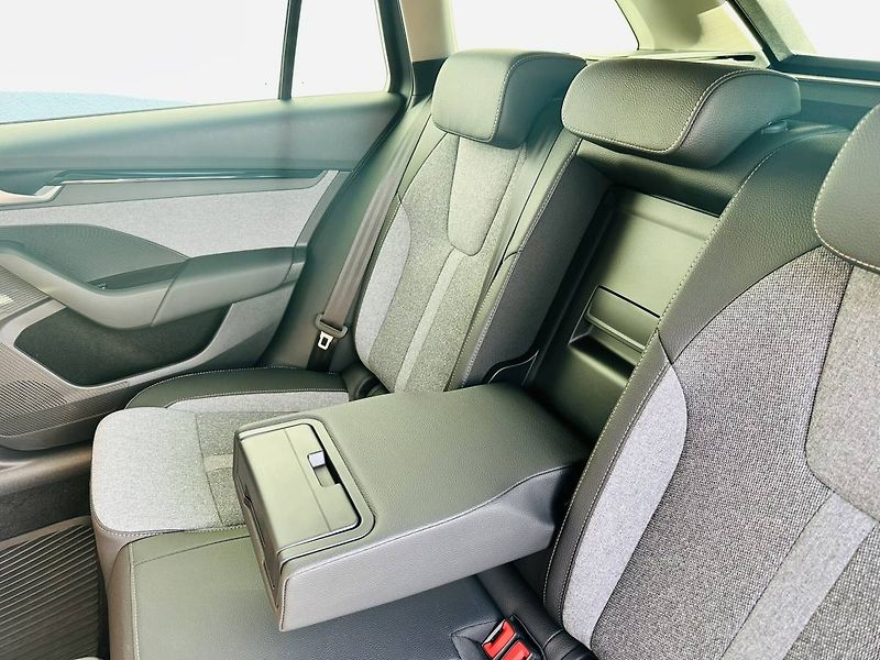 Škoda Octavia Combi Top Selection 2,0 TDI/11 - fotka 25 z 35