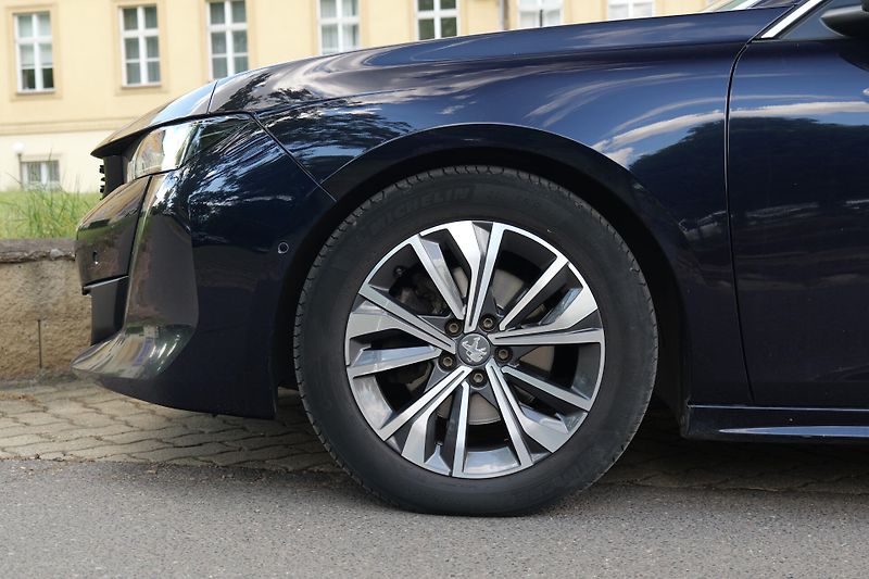 Peugeot 508 1.5HDi Allure Kamera CarPlay - fotka 9 z 22