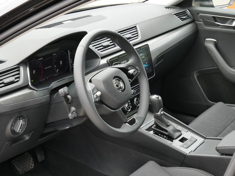 Škoda Superb - fotka 19 z 25