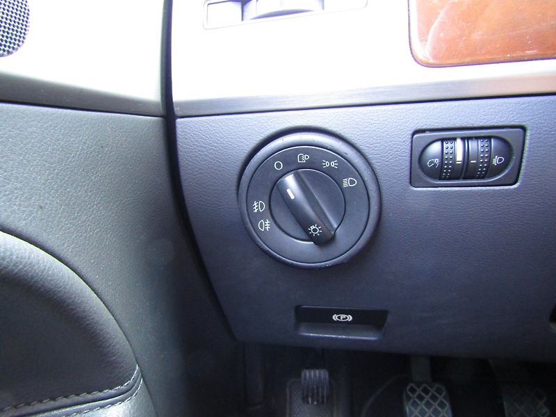 Volkswagen Touareg (2007) 2.5 TDI 128kW - fotka 29 z 33