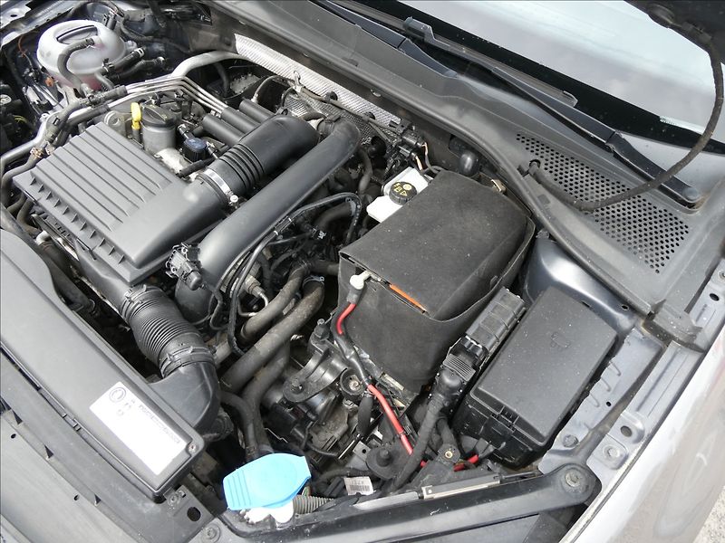 Volkswagen Golf 1,4 TSi 103kW DSG, webasto - fotka 39 z 42