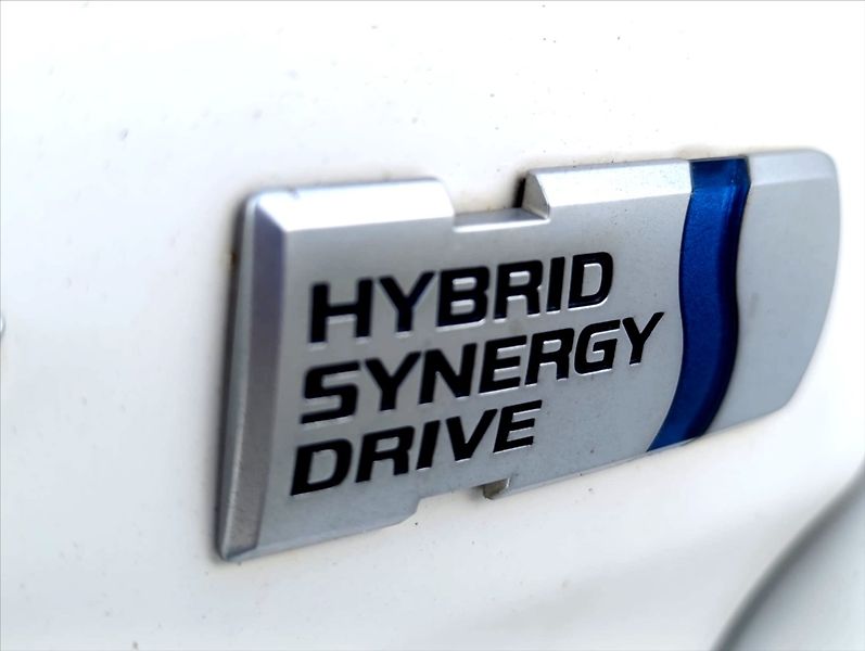 Toyota Auris 1,8 i HYBRID AT KAMERA NAVI - fotka 35 z 39