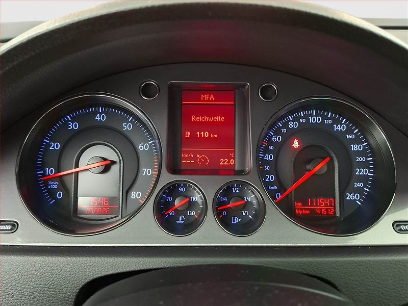 Volkswagen Passat (2008) 1.6, Tempomat, Vyhř. sedaček - fotka 11 z 15