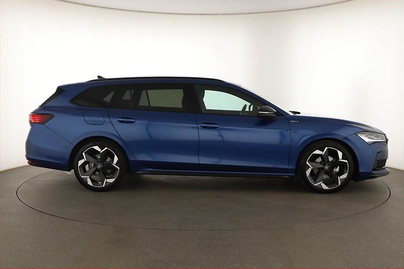 Škoda Superb (2025) 2.0 TDI, Sportline, Navigace - fotka 6 z 20