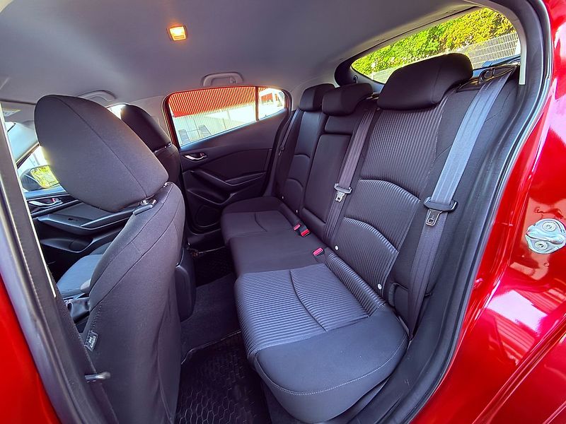 Mazda 3 2.0 Skyactiv 121 kW, ČR, 1.Maj - fotka 12 z 30