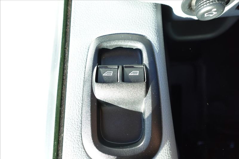 Ford Transit 2,0 TDCI  L3H2 8MÍST BUS KLIMA - fotka 17 z 31