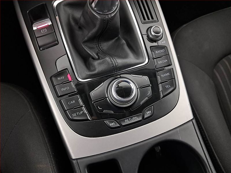 Audi A4 (2012) 2.0 TDI, Navi, Xenony - fotka 13 z 19