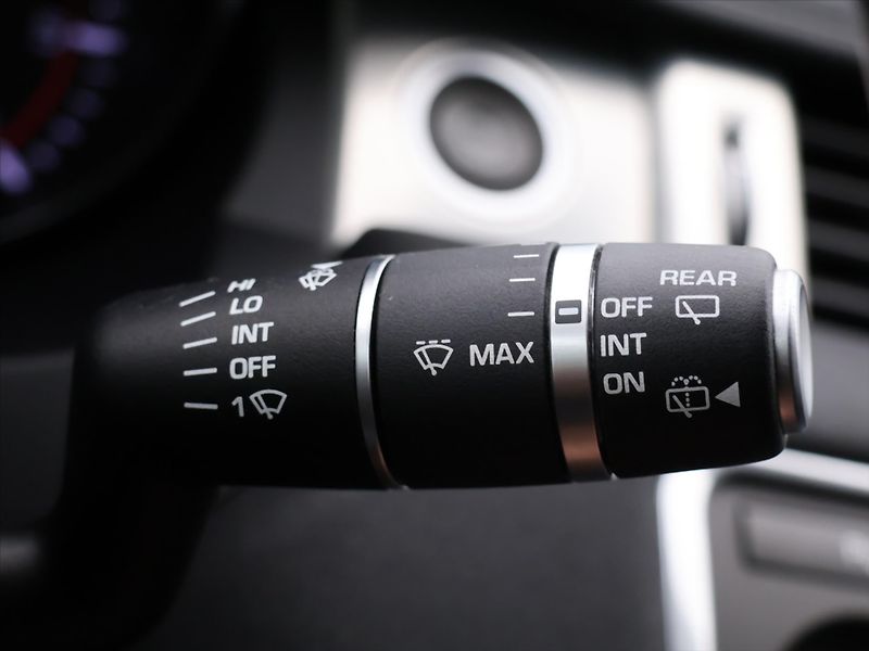 Land Rover Range Rover 2,2 TD4 Prestige CZ 1.maj DPH - fotka 20 z 35