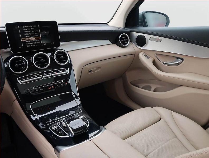 Mercedes-Benz GLC (2018) 300 - fotka 8 z 29
