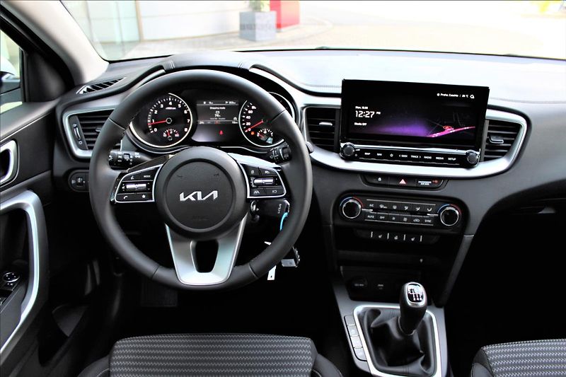 Kia Ceed 1,5 TGDi TOP ZÁRUKA NOVÝ VŮZ - fotka 9 z 12