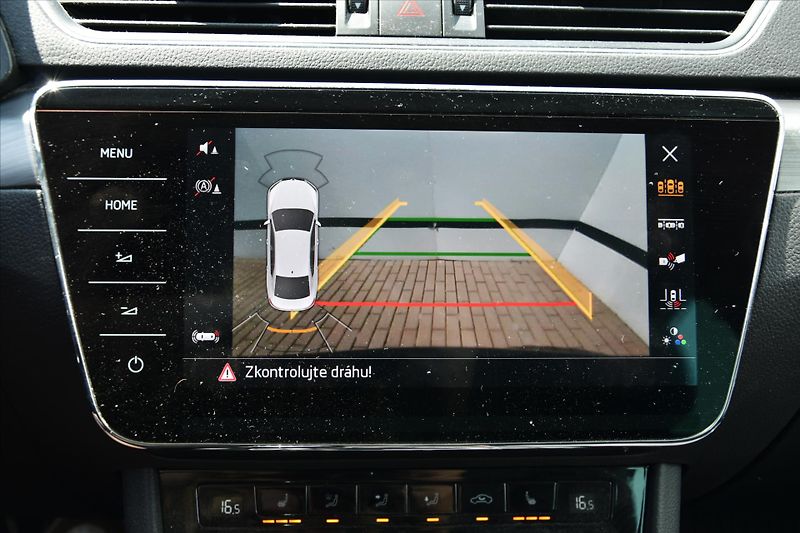 Škoda Superb 2.0TDI STYLE TAŽNÉ 1.MAJ. ČR - fotka 20 z 27