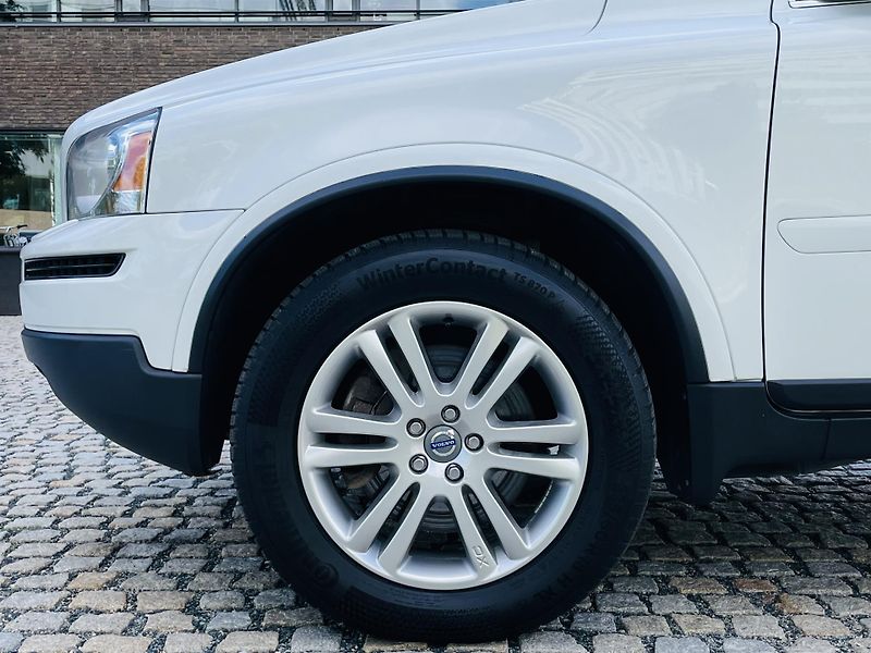 Volvo XC90 2.4D5 4x4 AUT VÝHŘEV SENZORY - fotka 44 z 44