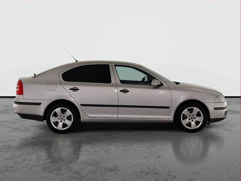 Škoda Octavia (2007) Ambiente Plus 1.9 TDI - fotka 6 z 17