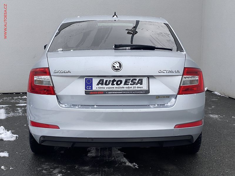 Škoda Octavia (2014) 1.6 TDi, ČR, AC, výhřev sed - fotka 5 z 17