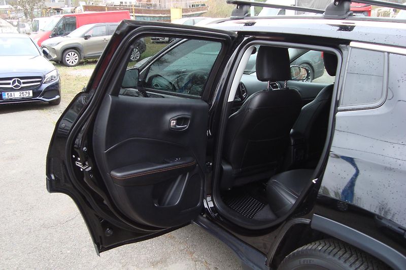 Jeep Compass (2019) LIMITED 2.0 CRD, 4x4 - fotka 36 z 86