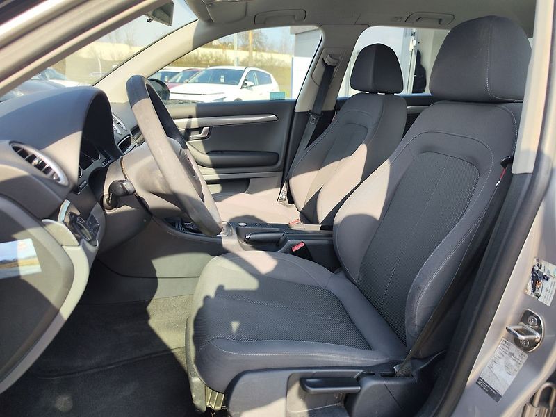 Seat Exeo 2.0 TDI/88kW Reference ČR - fotka 13 z 23