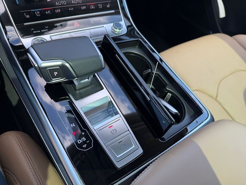 Audi Q7 55 TFSI e 280 Tiptronic Quattr - fotka 10 z 30