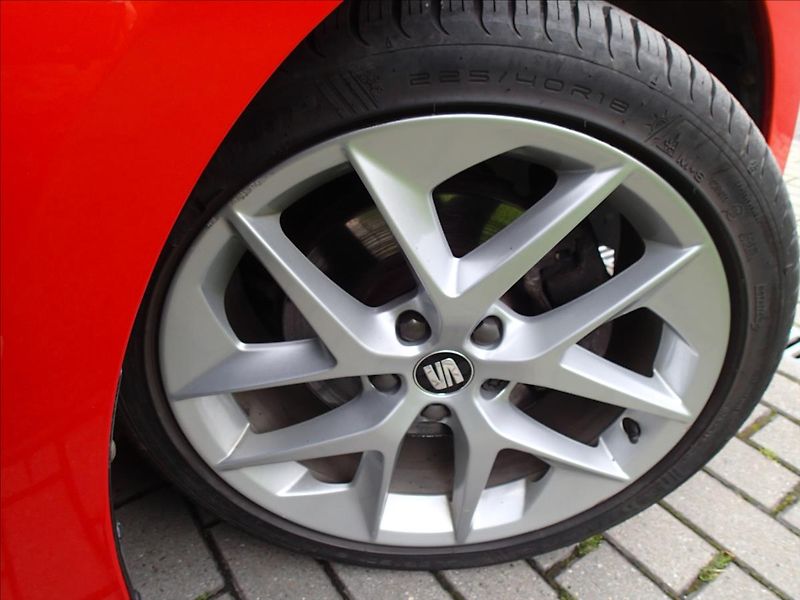 Seat Leon 2,0 TDi, FR, Dsg, ČR - fotka 6 z 49